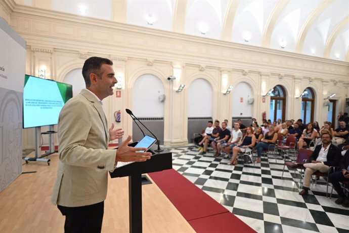 El consejero de Agricultura de la Junta de Andalucía, Ramón Fernández-Pacheco