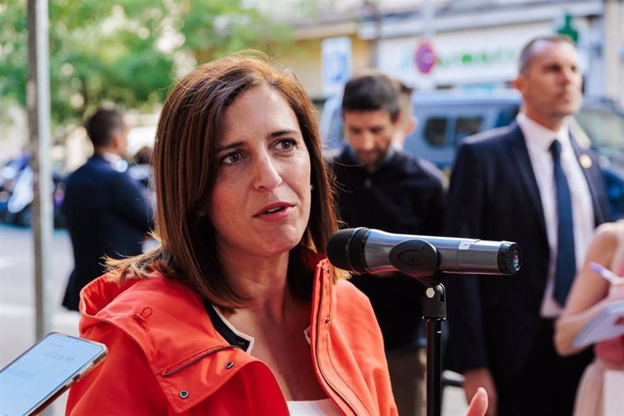 La portavoz del PSOE, Esther Peña.