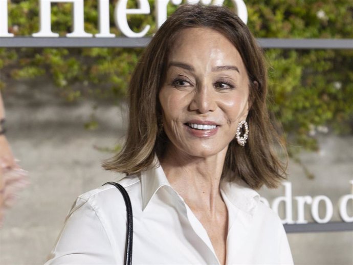 Isabel Preysler asiste al desfile aniversario de Pedro del Hierro  'La leyenda del tiempo', a 12 de septiembre de 2024, en Madrid