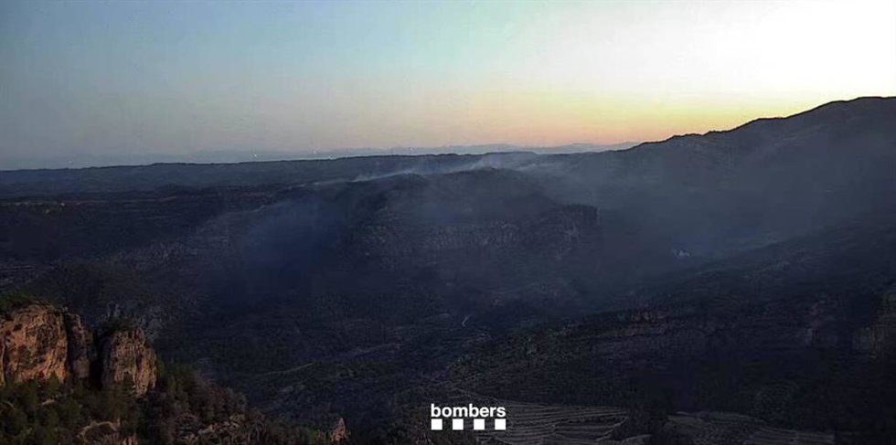 Imágenes del incendio de Cabacés (Tarragona) este viernes sobre las 7 horas