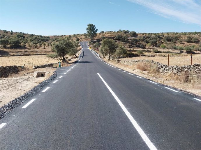 Camino de La Cumbre a Plasenzuela tras las obras