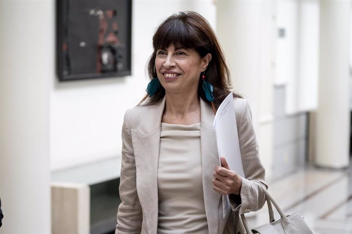 La ministra de Igualdad, Ana Redondo a su salida de una sesión plenaria en el Senado, en una foto de archivo. 