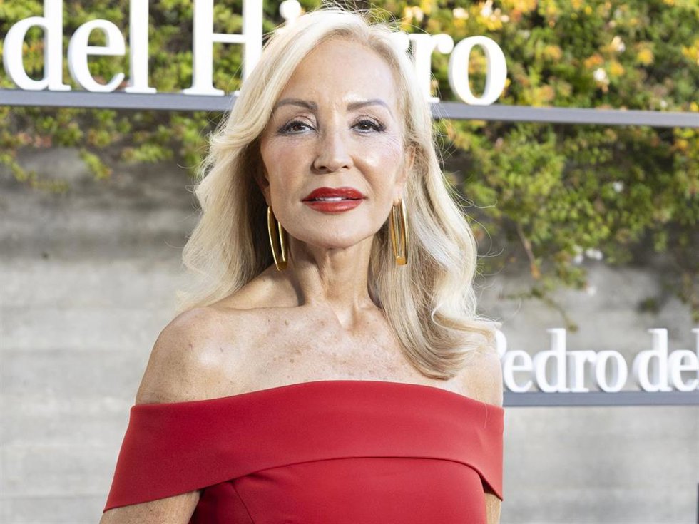 Carmen Lomana asiste al desfile aniversario de Pedro del Hierro 'La leyenda del tiempo', a 12 de septiembre de 2024, en Madrid