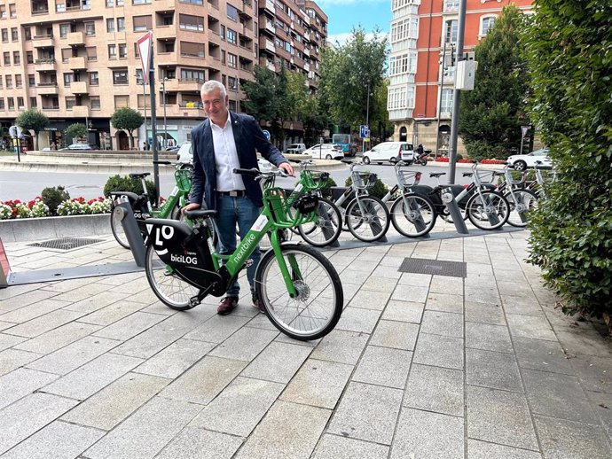 El concejal de Movilidad, Ángel Andres, con el nuevo servicio