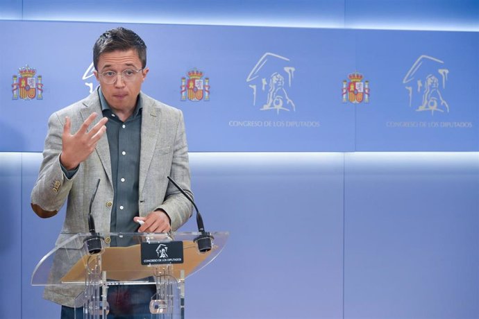 El diputado de Sumar, Iñigo Errejón, durante una rueda de prensa posterior a la Junta de Portavoces, en el Congreso de los Diputados, a 10 de septiembre de 2024, en Madrid (España).