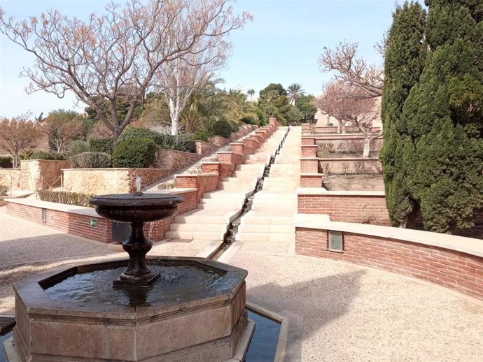 Archivo - Fuente y acequia en el primer recinto de la Alcazaba de Almería.