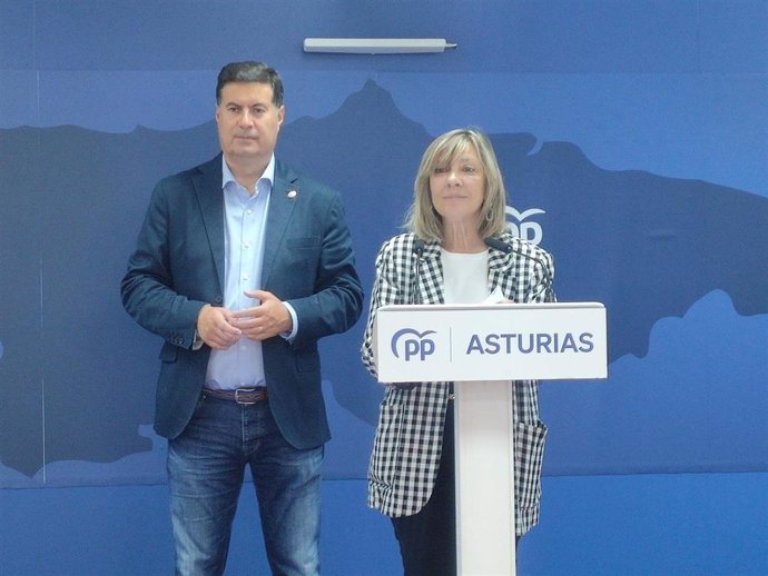 Los diputados del PP por Asturias en el Congreso Silverio Argüelles y Esther Llamazares