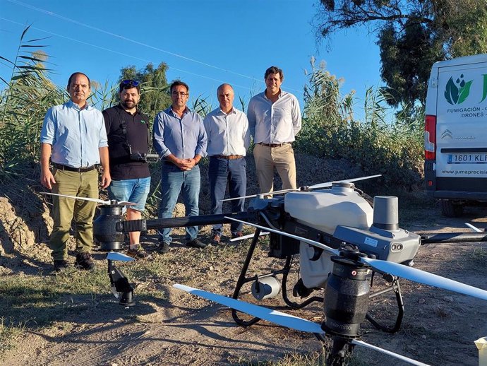 Primer tratamiento fungicida con dron y plan de vuelo oficial en los arrozales de Sevilla.