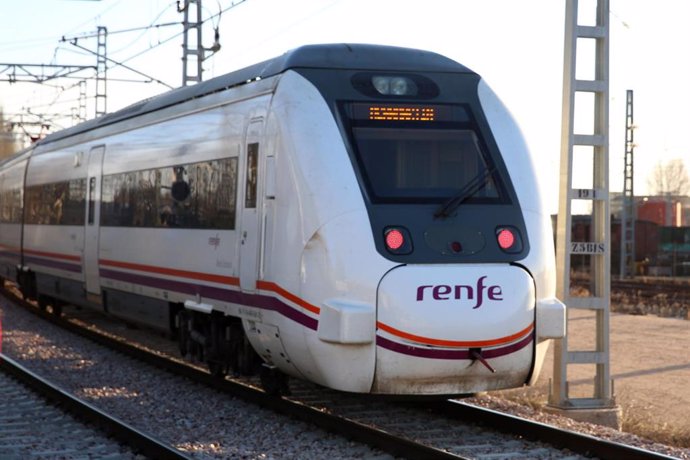 Archivo - Tren de Renfe