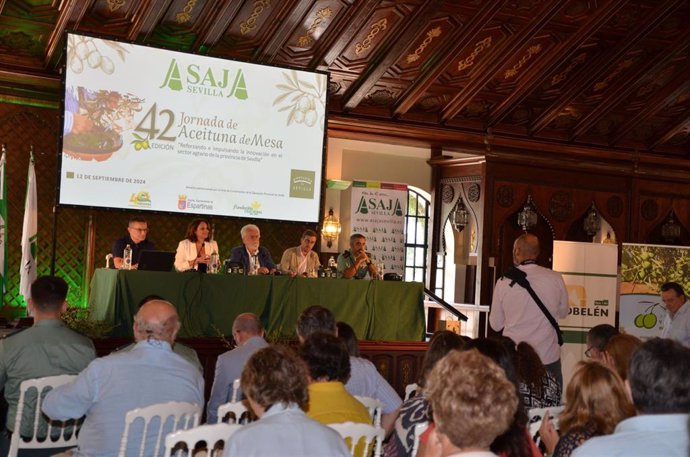 Jornada del sector olivarero celebrada en la Hacienda El Vizir de Espartinas.