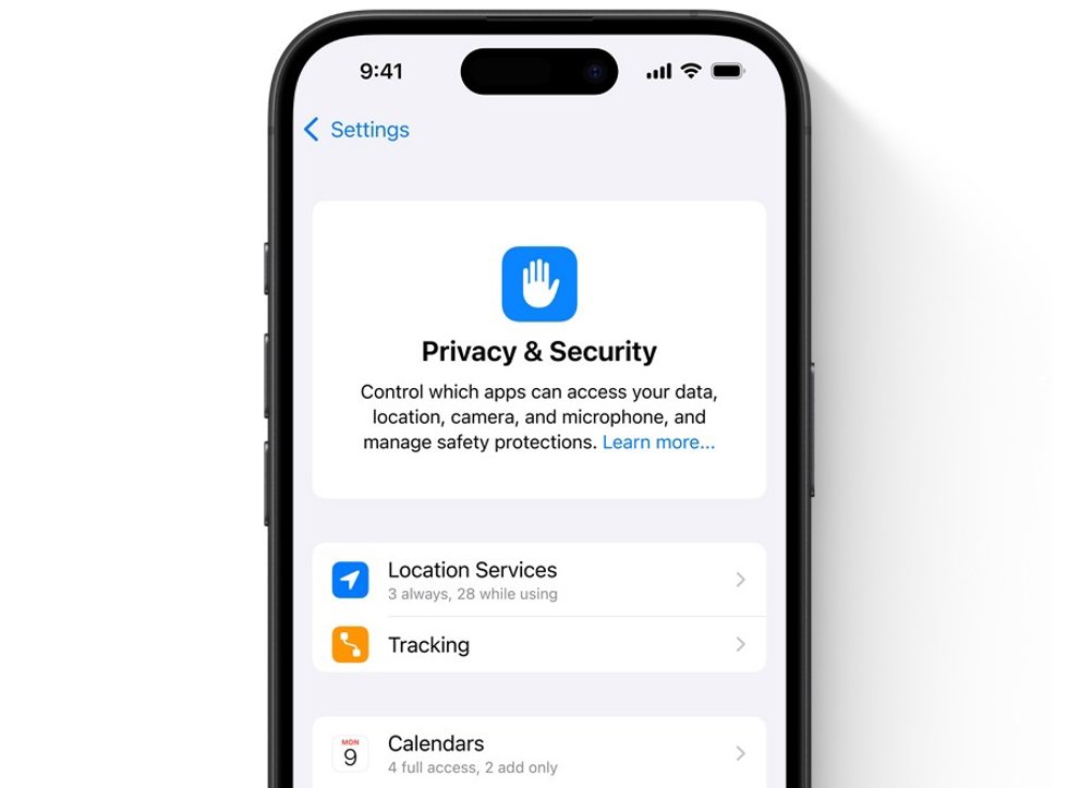 Recurso del panel de Privacidad y Seguridad de iOS 18 en un iPhone