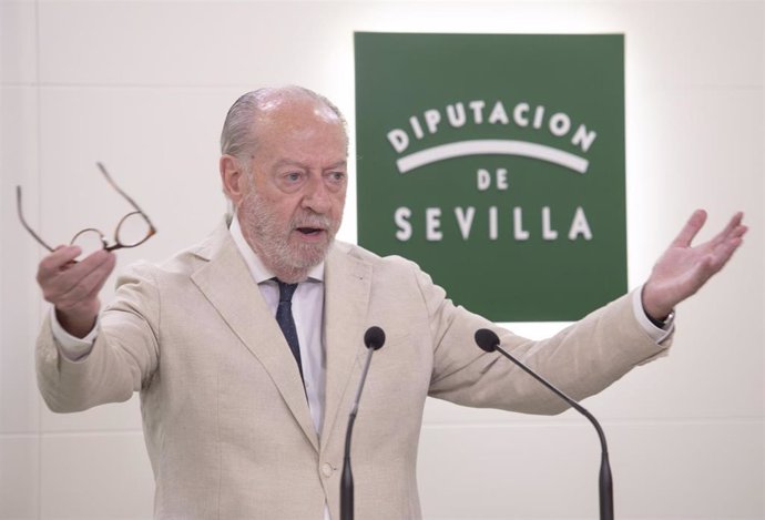 Archivo - El expresidente de la Diputación Fernando Rodríguez Villalobos