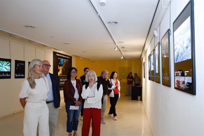 La concejala de Cultura y teniente de alcalde en la inauguración de la exposición.