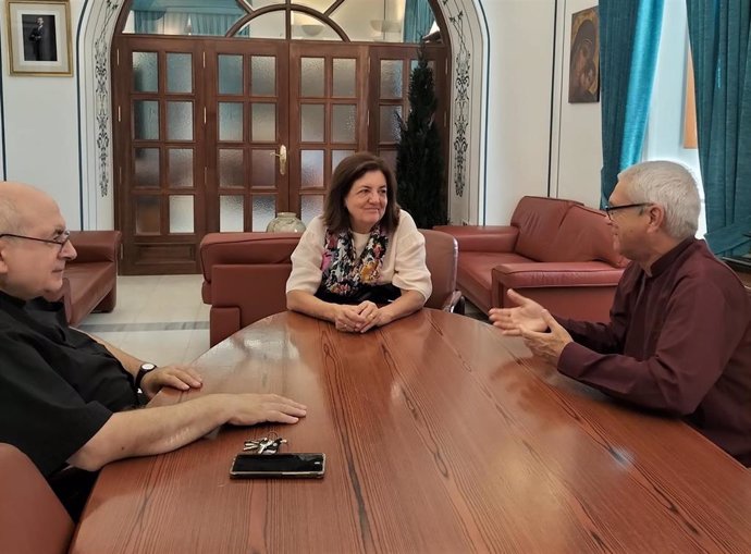 En la imagen, María Dolores García, presidenta de la UCAM, reunida con Armando Rangel (dcha.), y Antonio Alcaraz