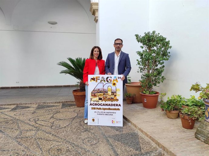 El presidente de Iprodeco, Félix Romero, y la concejala de Turismo y Cultura del Ayuntamiento de Fuente Obejuna, Mariazel Valderrábano, en la presentación de FAGA.