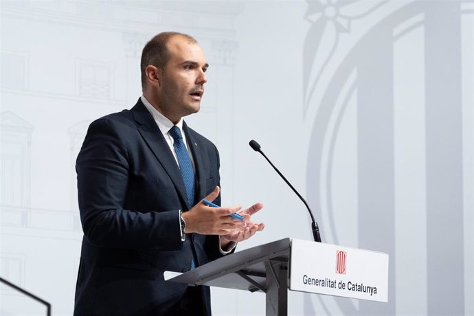 El conseller de la Presidencia de la Generalitat de Cataluña, Albert Dalmau, durante una rueda de prensa posterior a una reunión entre el presidente de la Generalitat y el alcalde de Girona, en el Palau de la Generalitat, a 13 de septiembre de 2024, en Ba