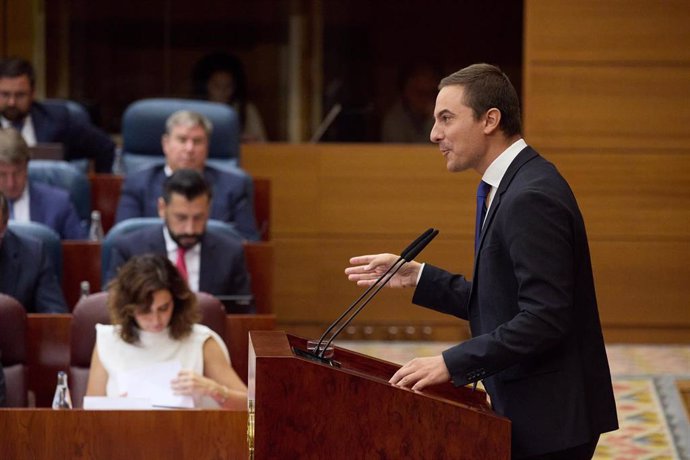 El secretario general del PSOE-M, Juan Lobato, interviene durante la segunda sesión del Debate del Estado de la Región, en la Asamblea de Madrid, a 13 de septiembre de 2024,