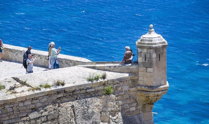 Alicante planea que el cobro de entrada al Castillo de Santa Bárbara se extienda a los museos