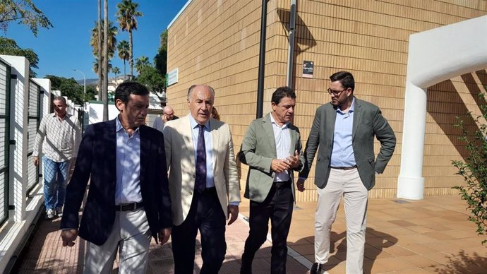 El subdelegado del Gobierno de la Junta de Andalucía en el Campo de Gibraltar, Javier Ros, el delegado territorial de Empleo, Empresa y Trabajo Autónomo, Daniel Sánchez, y el alcalde de Algeciras, José Ignacio Landaluce.