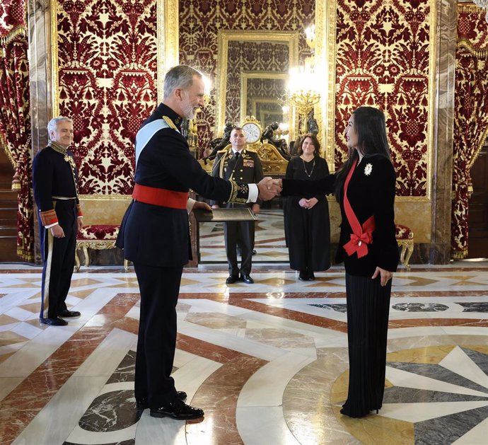 Archivo - El Rey Felipe VI recibe las cartas credenciales de la embajadora de la República Bolivariana de Venezuela, Gladys Gutiérrez en el Palacio Real de Madrid