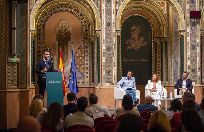 La Diputació de Valncia reuneix a alcaldes de la província per a desenvolupar un programa de seguretat vial escolar al Circuit de Xest