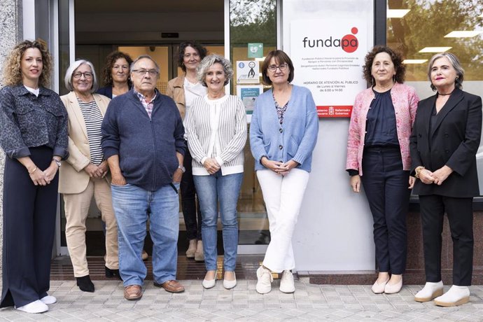 La consejera Maeztu (2ª por la derecha) en su visita a las nuevas instalaciones de la Fundación Pública Navarra para la Provisión de Apoyos a Personas con Discapacidad (Fundapa).