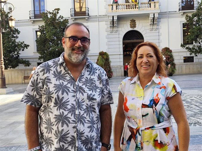 Los coordinadores local y provincial de IU en Granada, Paco Puentedura y Mari Carmen Pérez