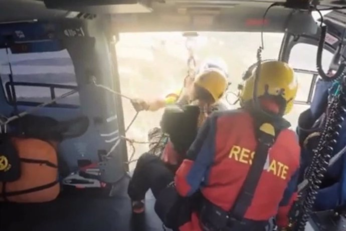 Imagen del vídeo sobre el rescate de una mujer herida en una zona de difícil acceso en Magaña (Soria).