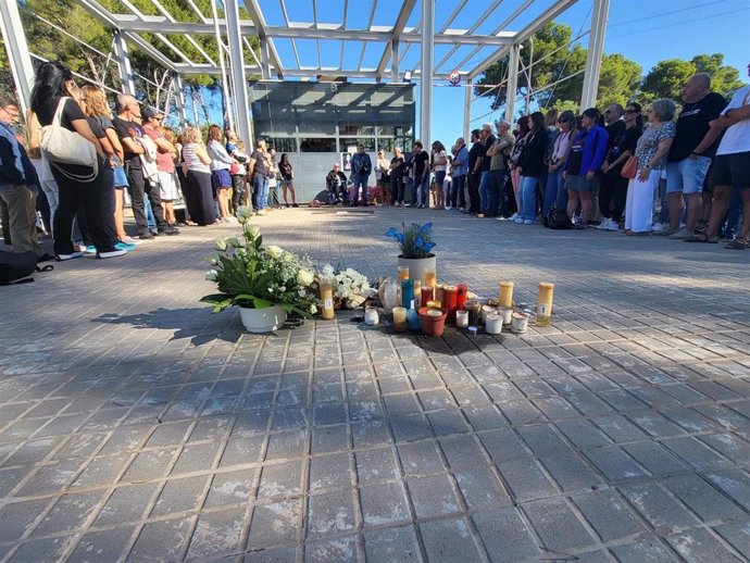 Trabajadores se concentran en el Centro Penitenciario de Mas d'Enric, en El Catllar (Tarragona), para recordar a Núria López, la cocinera asesinada el 13 de marzo de 2024