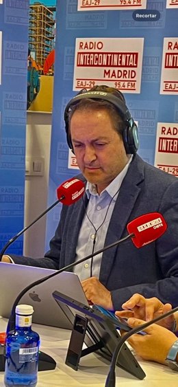 Albert Castillón, presentador de 'El Barómetro del Taxi' en Radio Intercontinental Madrid