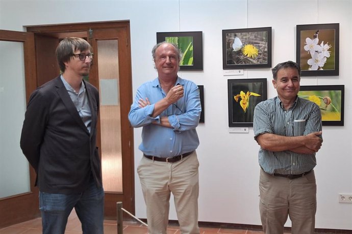 El secretario de Transición Ecológica de la Generalitat, Jordi Sargantal, en la inauguración de una exposición fotográfica en Castelló d'Empúries