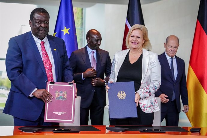 13 September 2024, Berlin: In the presence of German Chancellor Olaf Scholz (R) and President of Kenya William Samoei Ruto (2nd L), Nancy Faeser (2nd R), German Minister of the Interior and Home Affairs, and Musalia Mudavadi (L), Foreign Minister of Kenya