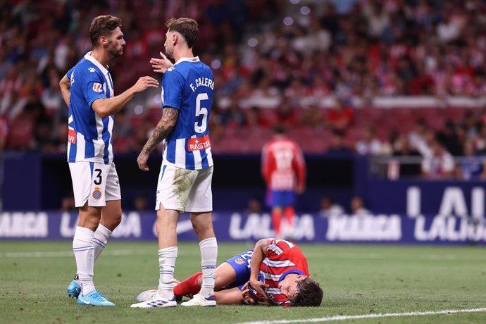 Dos jugadores del Deportivo Alavés durante un partido de Liga.