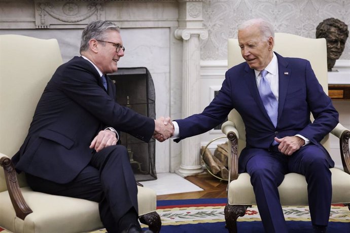 Archivo - El primer ministro británico, Keir Starmer, y el presidente de Estados Unidos, Joe Biden