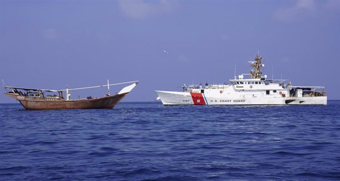 Archivo - Archivo.- Guardia Costera estadounidense en aguas de Yemen.