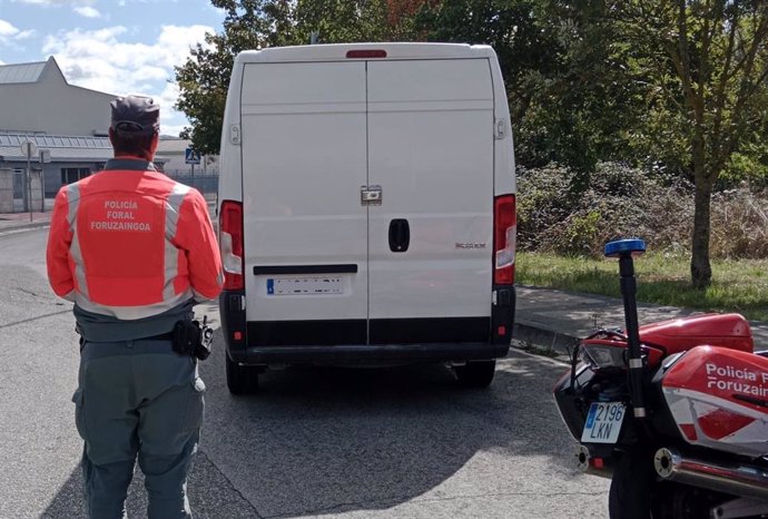 Vehículo inmovilizado por la Policía Foral