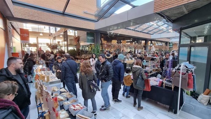 Ambiente habitual en el Mercado Los Porches de Zaragoza.