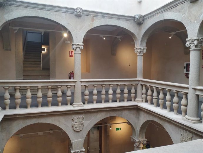 Archivo - Claustro de la Casa Pereros donde se ubica el Centro de Estudios Internacional Charo Cordero en Cáceres