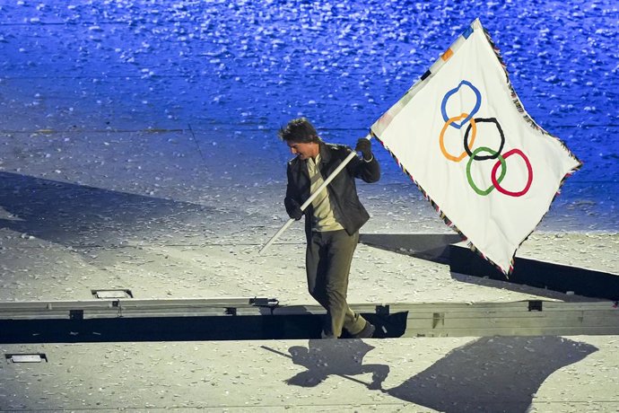 Archivo - American Actor and Film Producer Tom Cruise carries the IOC Flag during the Closing Ceremony of the Olympic Games Paris 2024 at Stade de France on August 11, 2024 in Paris, France.