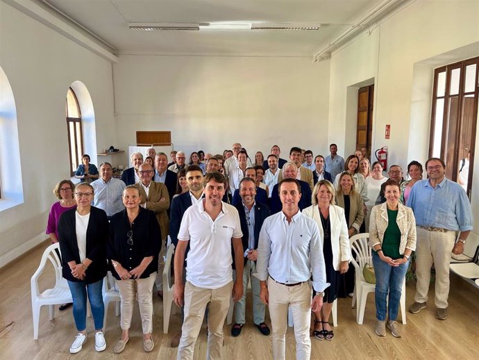 Reunión del presidente del PP de Mallorca, Llorenç Galmés, con los alcaldes del Pla.