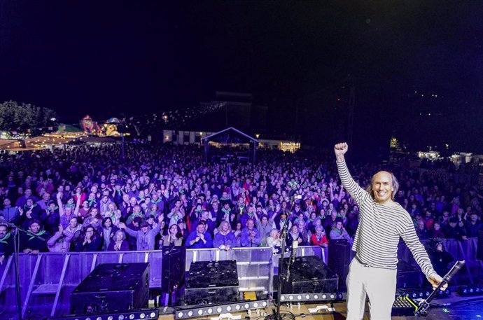 El músico gallego Carlos Núñez actuó en el concierto 'Camino Lebaniego' de Potes