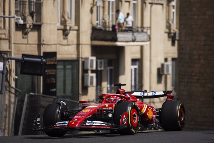 AV.- Fórmula 1/GP Azerbaiyán.- Leclerc vuelve a llevarse la pole en Bakú y Sainz saldrá tercero