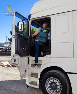 Inspección del vehículo articulado detectado en Fraga.