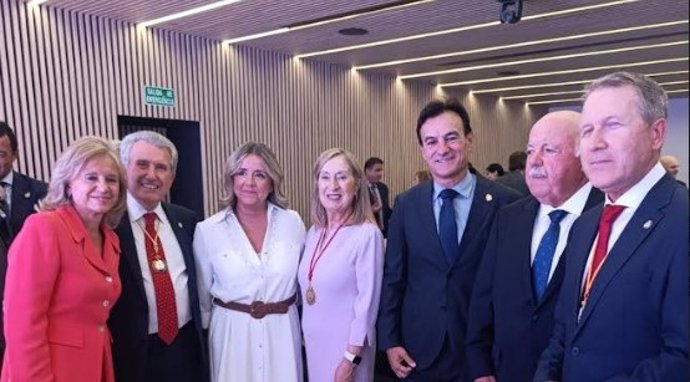 Acto del nombramiento del presidente del Parlamento de Andalucía, Jesús Aguirre, como colegiado de honor por el Colegio de Médicos de Jaén.