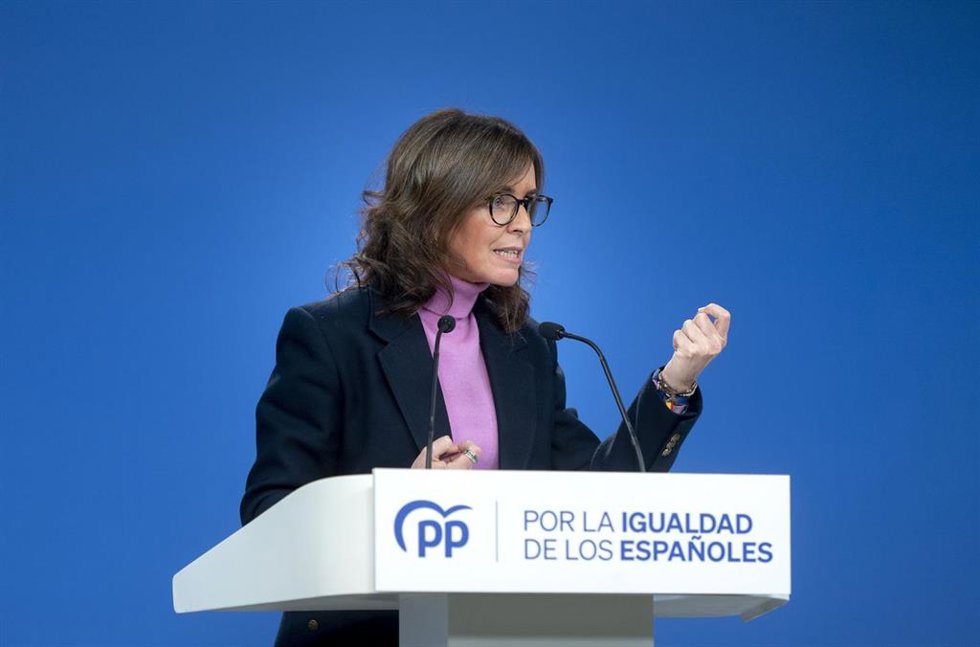 Archivo - La vicesecretaria de Organización Territorial del PP, Carmen Fúnez, durante una rueda de prensa posterior a la reunión del Comité de Dirección del Partido Popular, en la sede nacional del PP, a 27 de diciembre de 2023, en Madrid (España). Dura