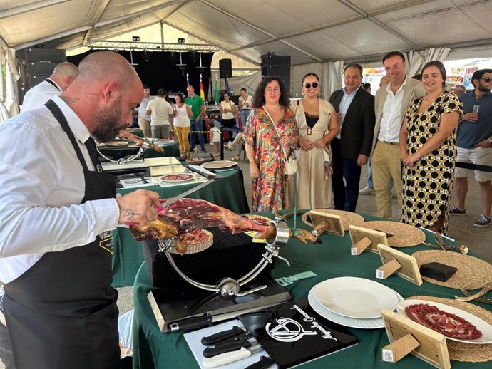 Imagen de este sábado de la Feria Ganadera y Agroalimentaria de Aroche (Fegar), a la que ha asistido el presidente de la Diputación, David Toscano.