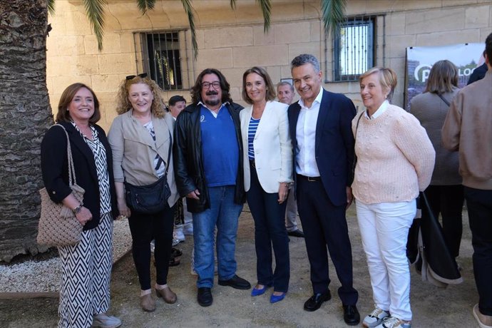 El PP de Logroño rinde homenaje a María Teresa Hernández, primera mujer que encabezó un candidatura al Ayuntamiento