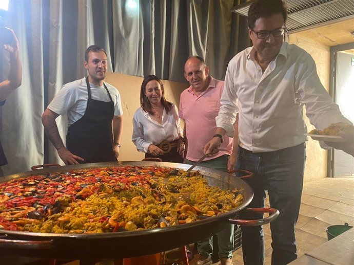 El Ministro De Transformación Digital Y Función Pública, Óscar López, En La Fiesta De La Rosa Celebrada En Riaza (Segovia)