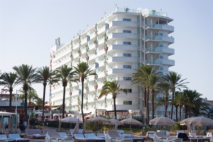 Archivo - Imagen de archivo de un hotel en Playa d'en Bossa en Ibiza.