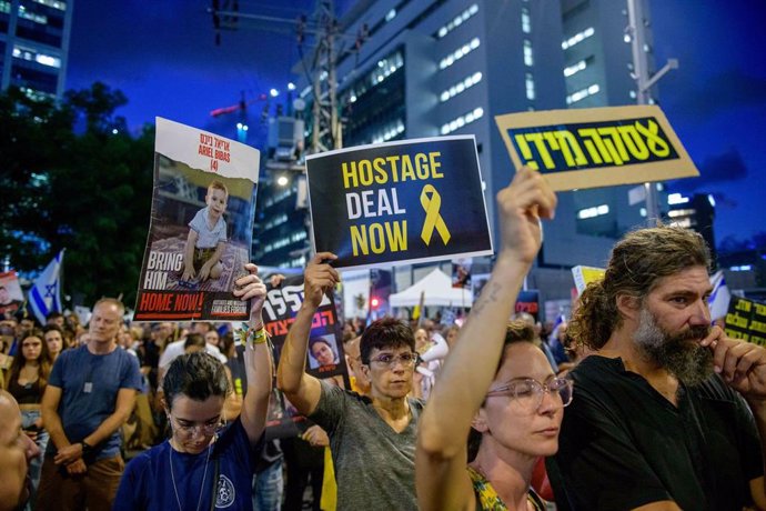 Imagen de una protesta en Tel Aviv, Israel, pidiendo un acuerdo para la liberación de los rehenes